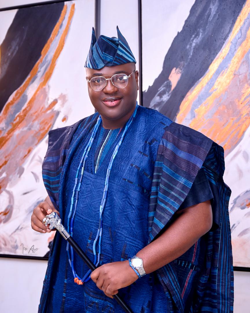 Prince Fuhad Oloto in blue royal attire